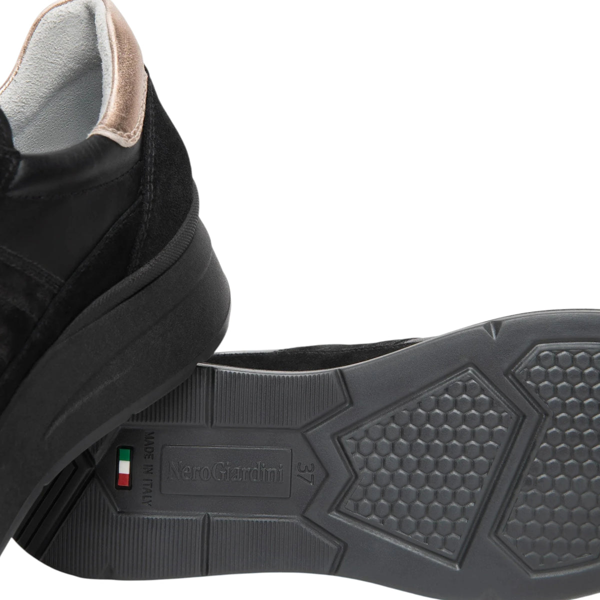 NeroGiardini Sneakers da donna in pelle scamosciata