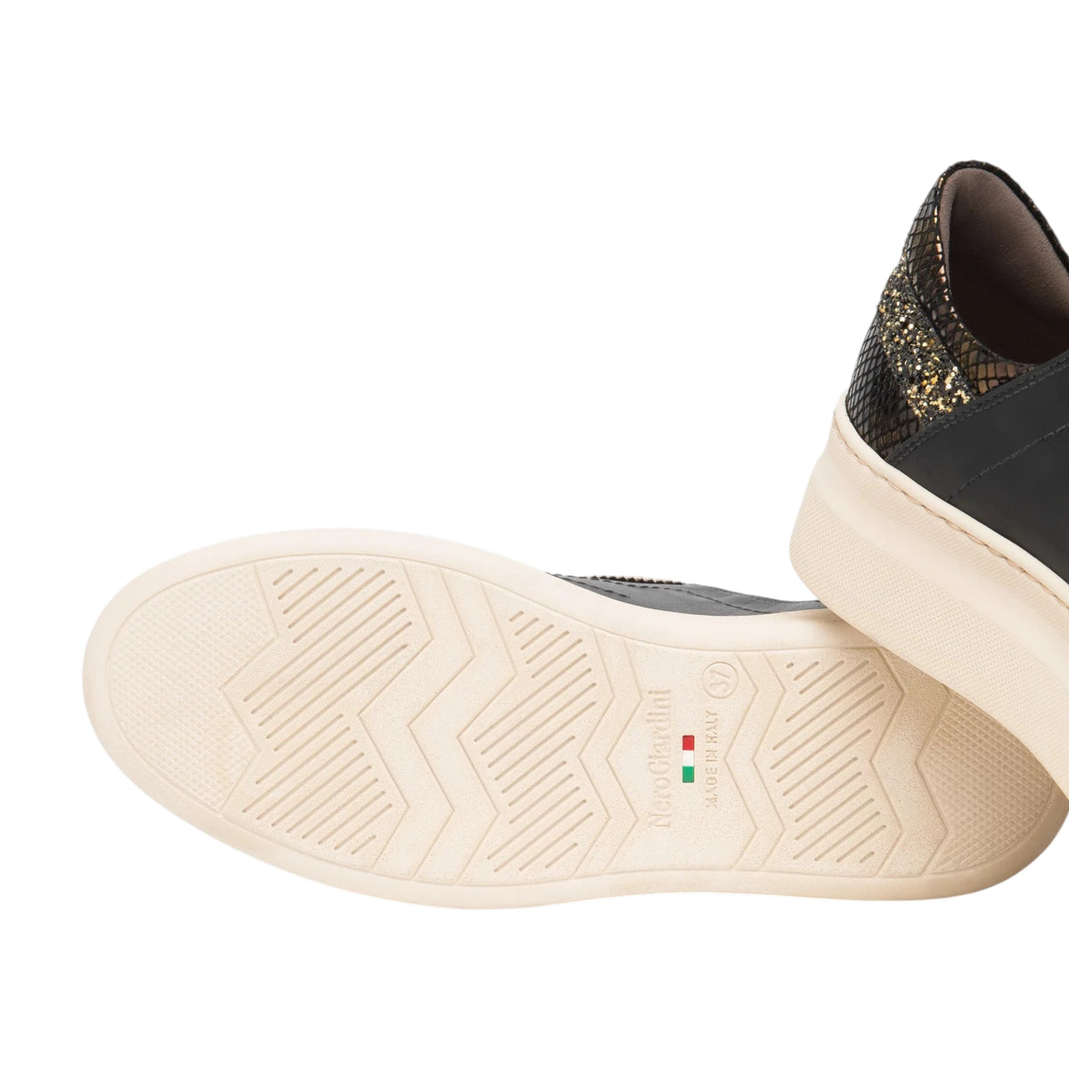NeroGiardini Sneakers da donna in pelle e tessuto tecnico I617482D-100