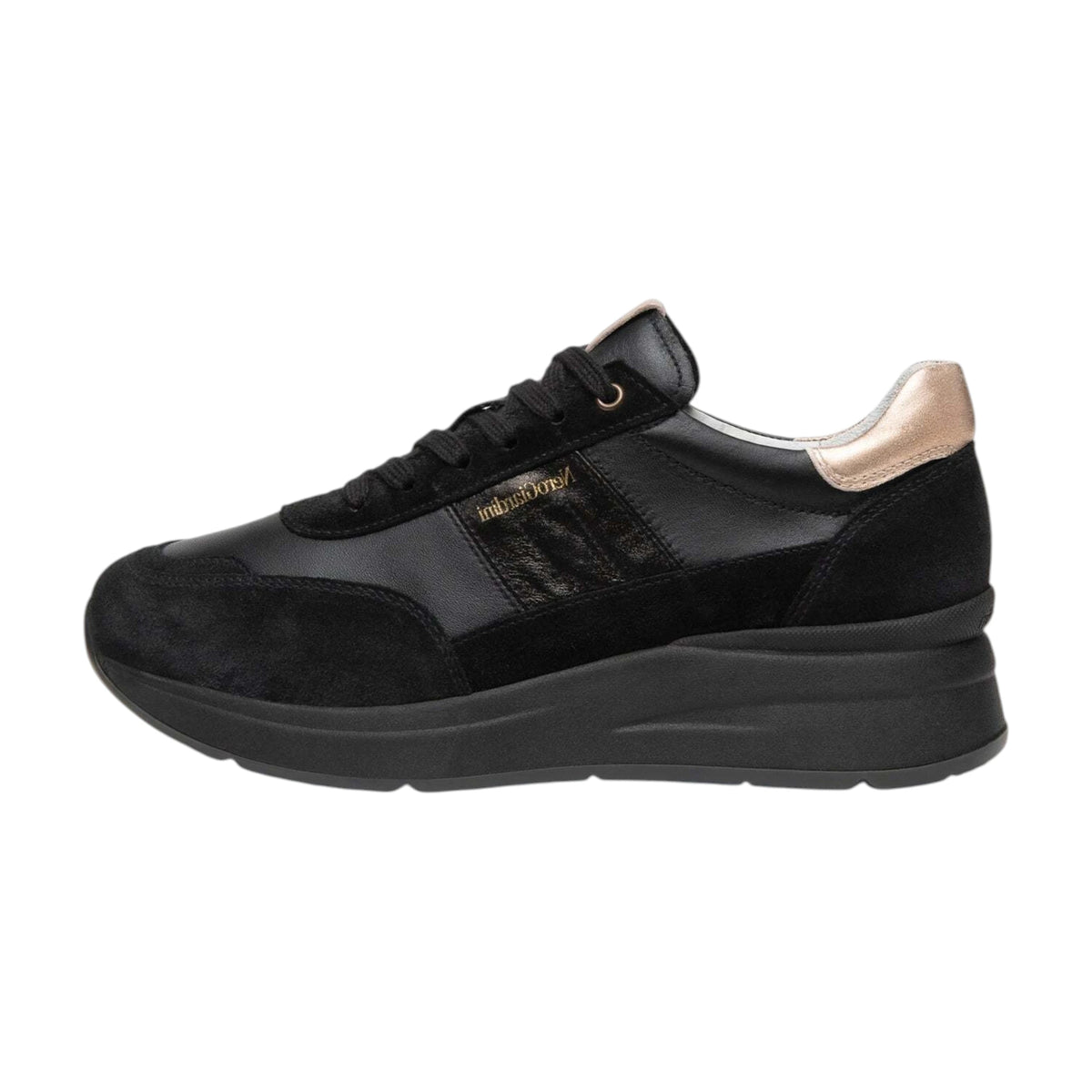 NeroGiardini Sneakers da donna in pelle scamosciata