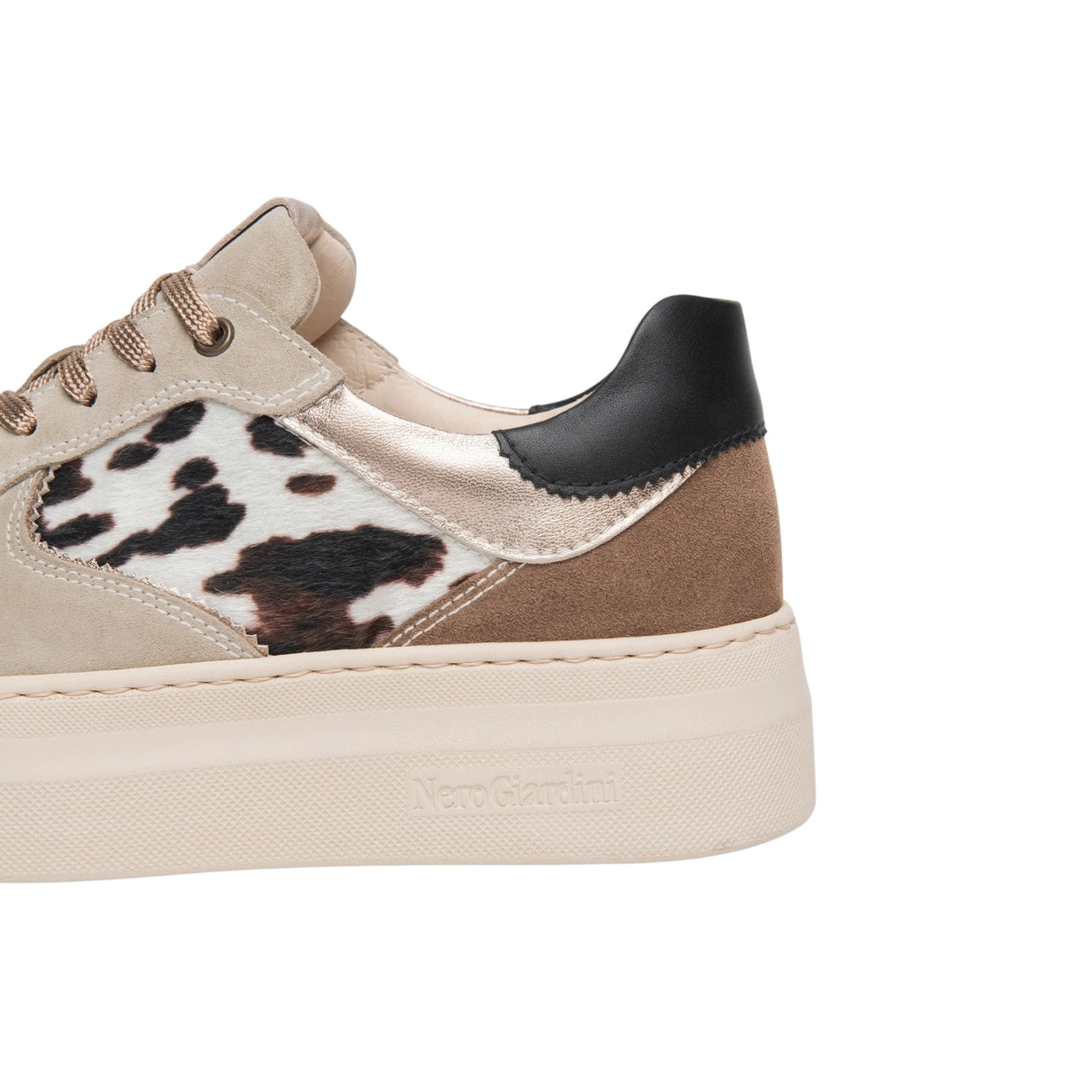 NeroGiardini Sneakers da donna in pelle scamosciata e materiali tecnici