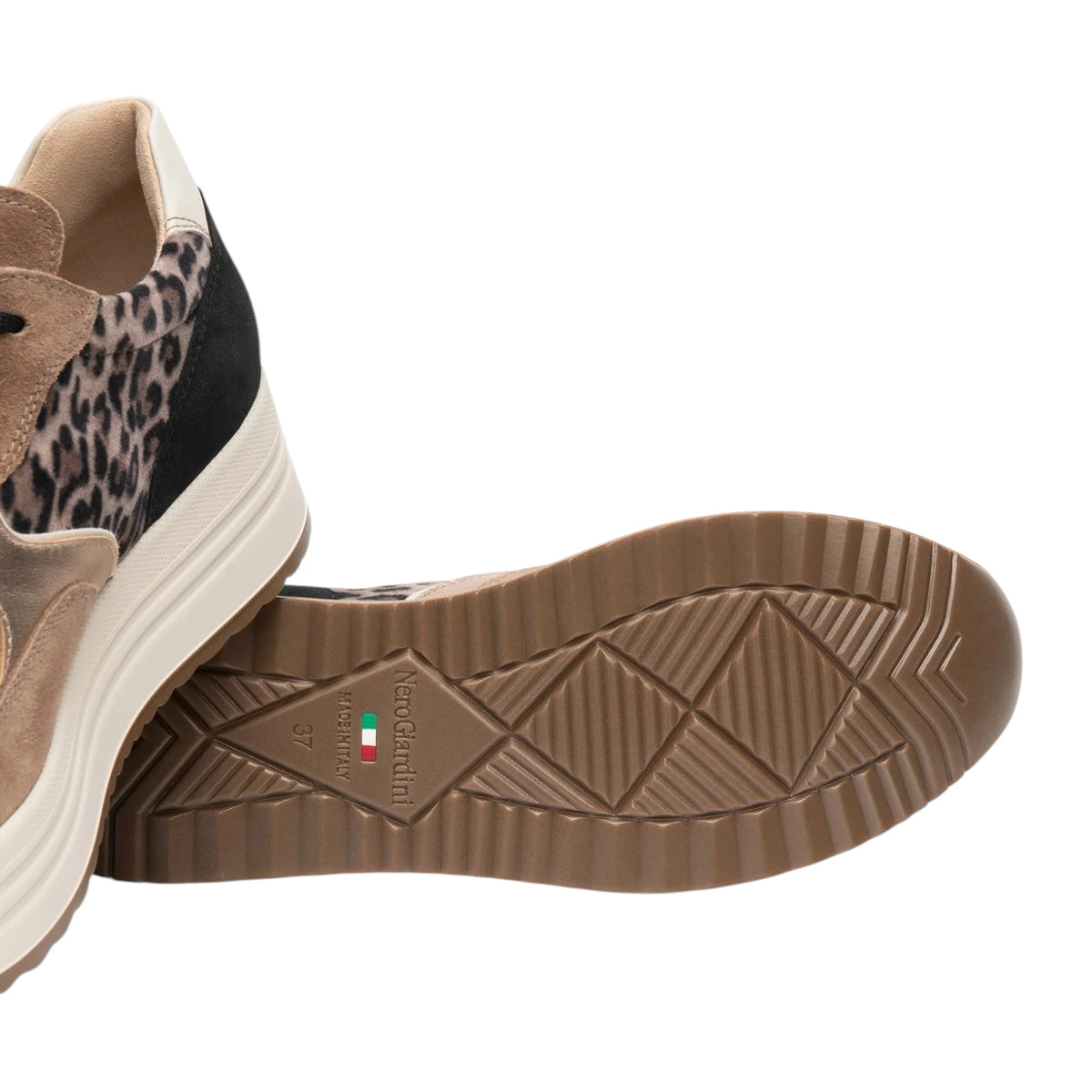 NeroGiardini Sneakers da donna in pelle scamosciata